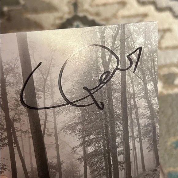 SOLD Taylor Swift Hand SIGNED Folklore cd - Picture 2 of 6